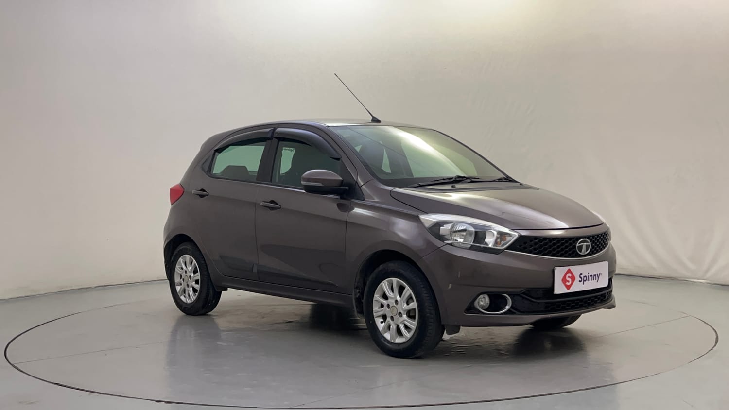 Used 2018 Tata Tiago Revotron XZA Petrol Automatic exterior RIGHT FRONT CORNER VIEW