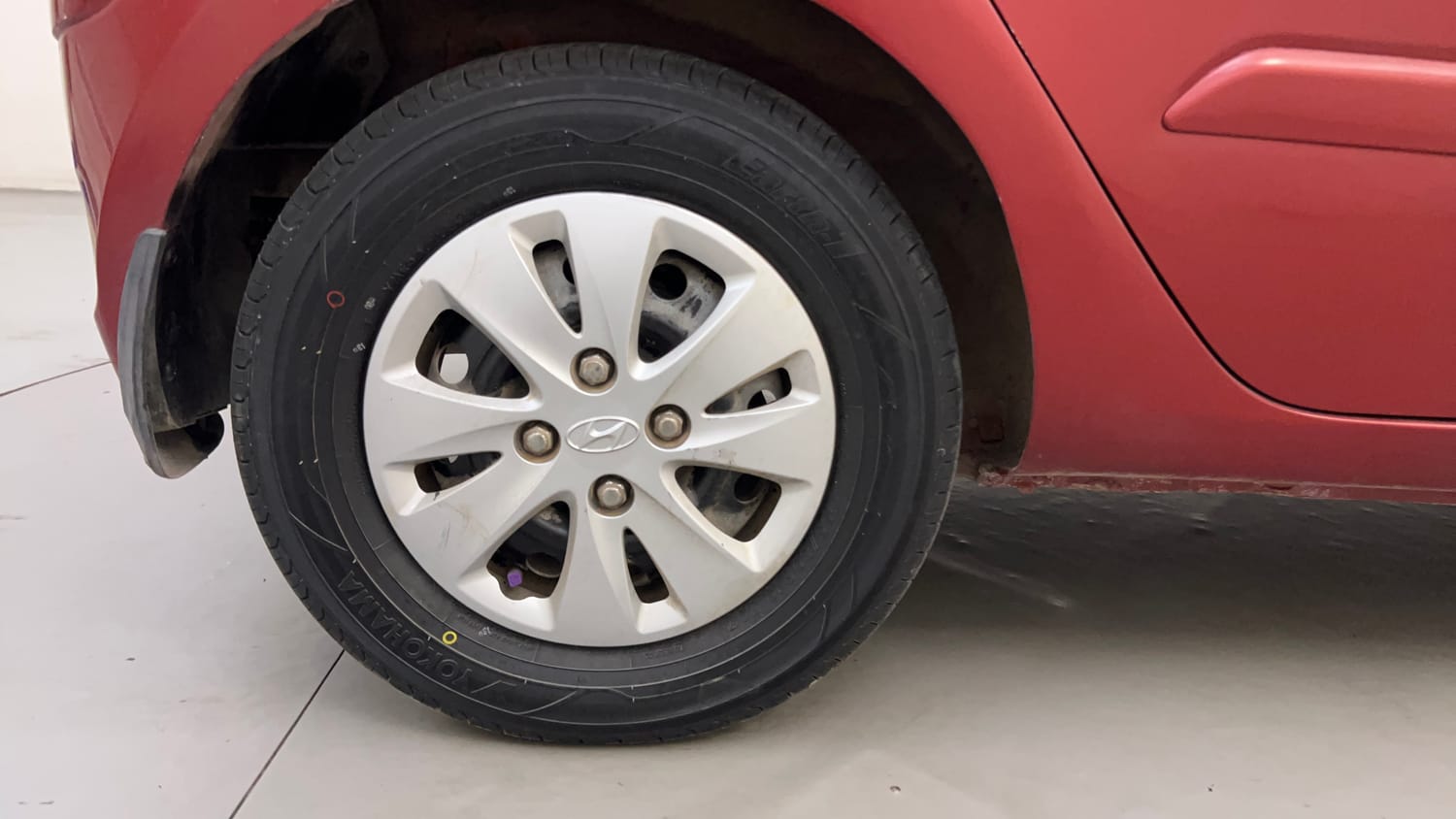 Used 2012 Hyundai i10 Sportz 1.2 Kappa2 Petrol Manual tyres RIGHT REAR TYRE RIM VIEW