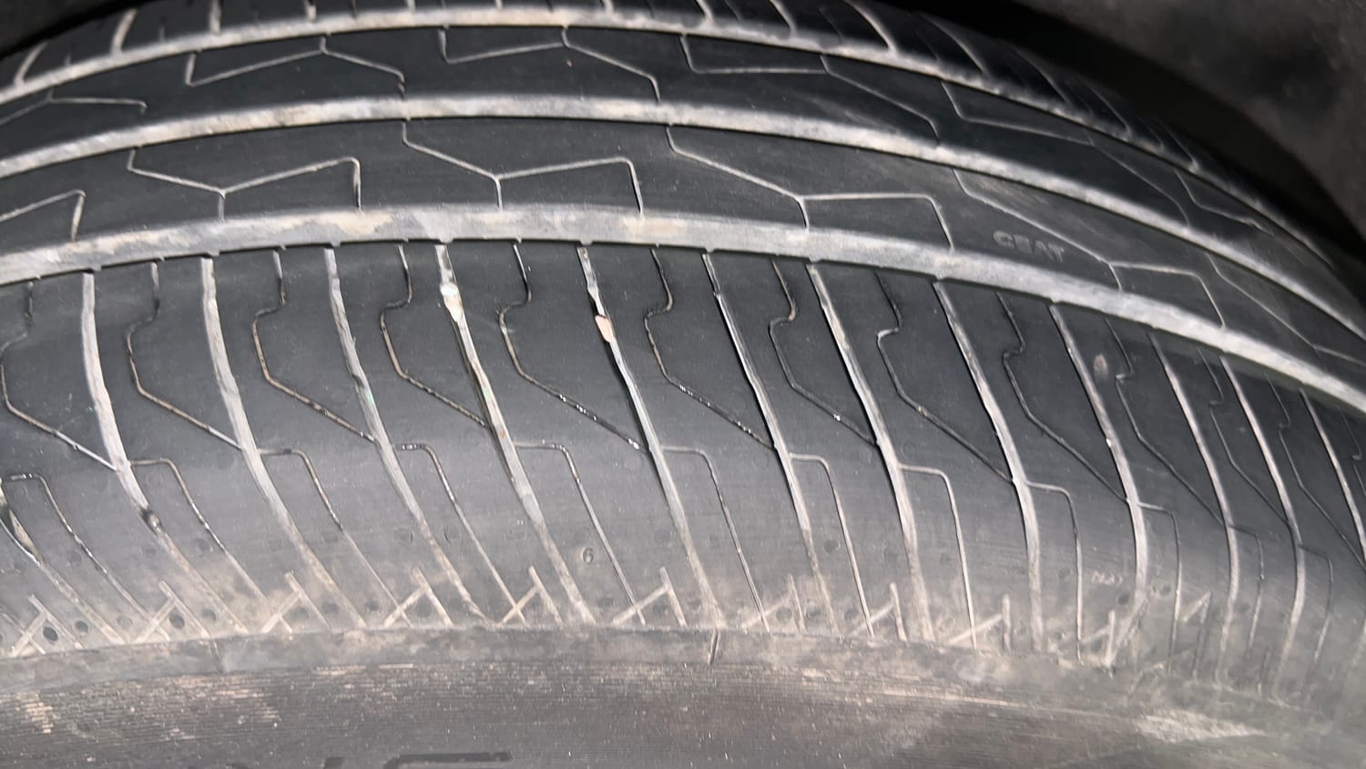 Used 2025 Tata Punch Adventure Plus AMT Petrol Automatic tyres RIGHT FRONT TYRE TREAD VIEW