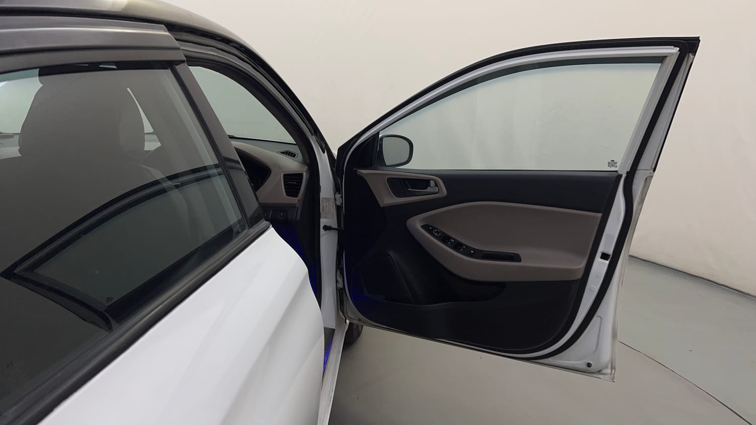 Used 2018 Hyundai Elite i20 Sportz 1.2 Petrol Manual interior RIGHT FRONT DOOR OPEN VIEW