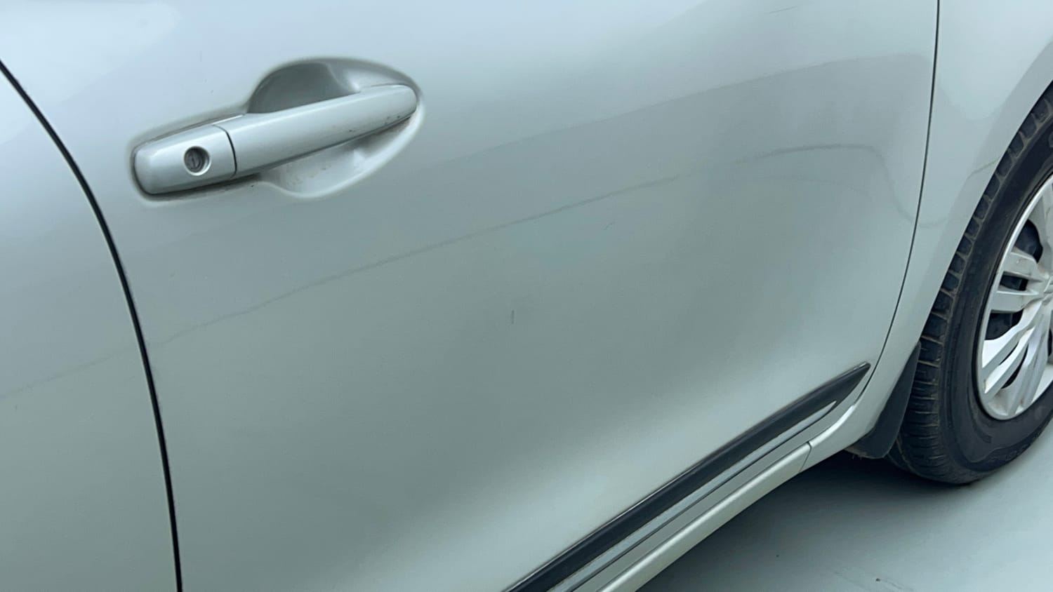 Used 2018 Maruti Suzuki Dzire VXi Petrol Manual dents MINOR DENT