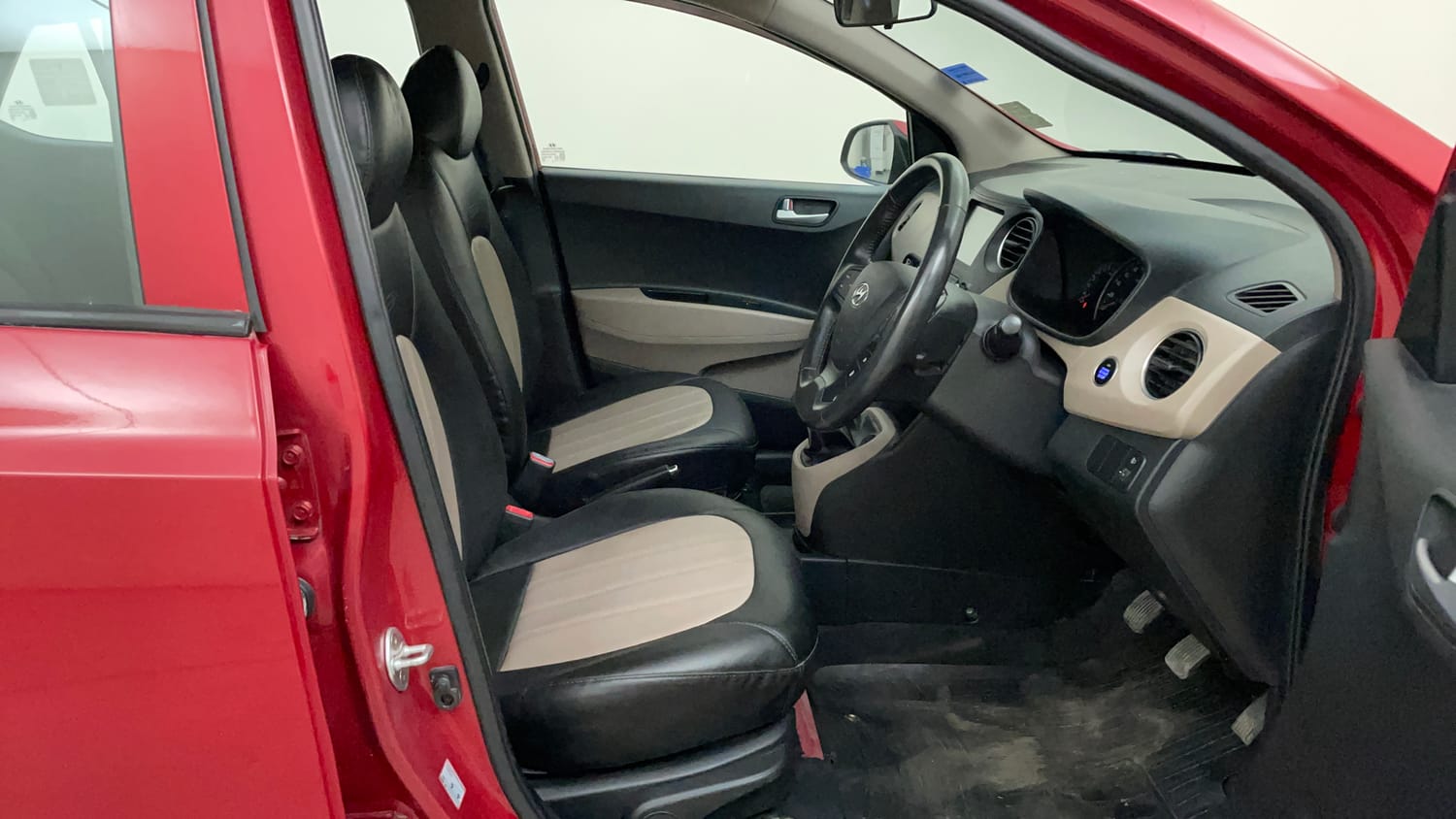 Used 2018 Hyundai Grand i10 Asta 1.2 Kappa VTVT Petrol Manual interior RIGHT SIDE FRONT DOOR CABIN VIEW