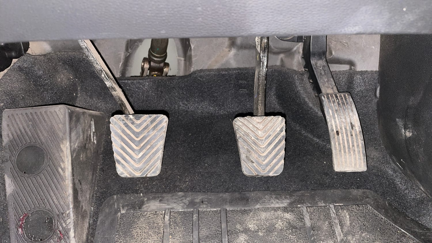 Used 2015 Hyundai Elite i20 Sportz 1.2 (O) Petrol Manual interior PEDALS VIEW
