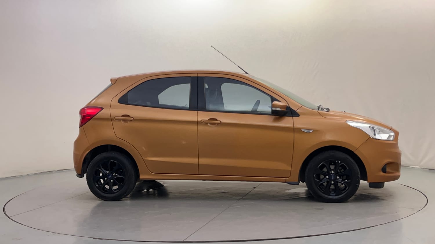 Used 2016 Ford Figo Titanium1.5 TDCi Diesel Manual exterior RIGHT SIDE VIEW