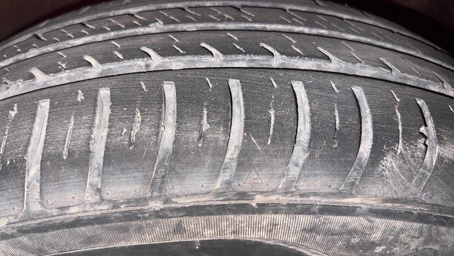 Used 2019 Maruti Suzuki Swift VXi AMT Petrol Automatic tyres RIGHT FRONT TYRE TREAD VIEW