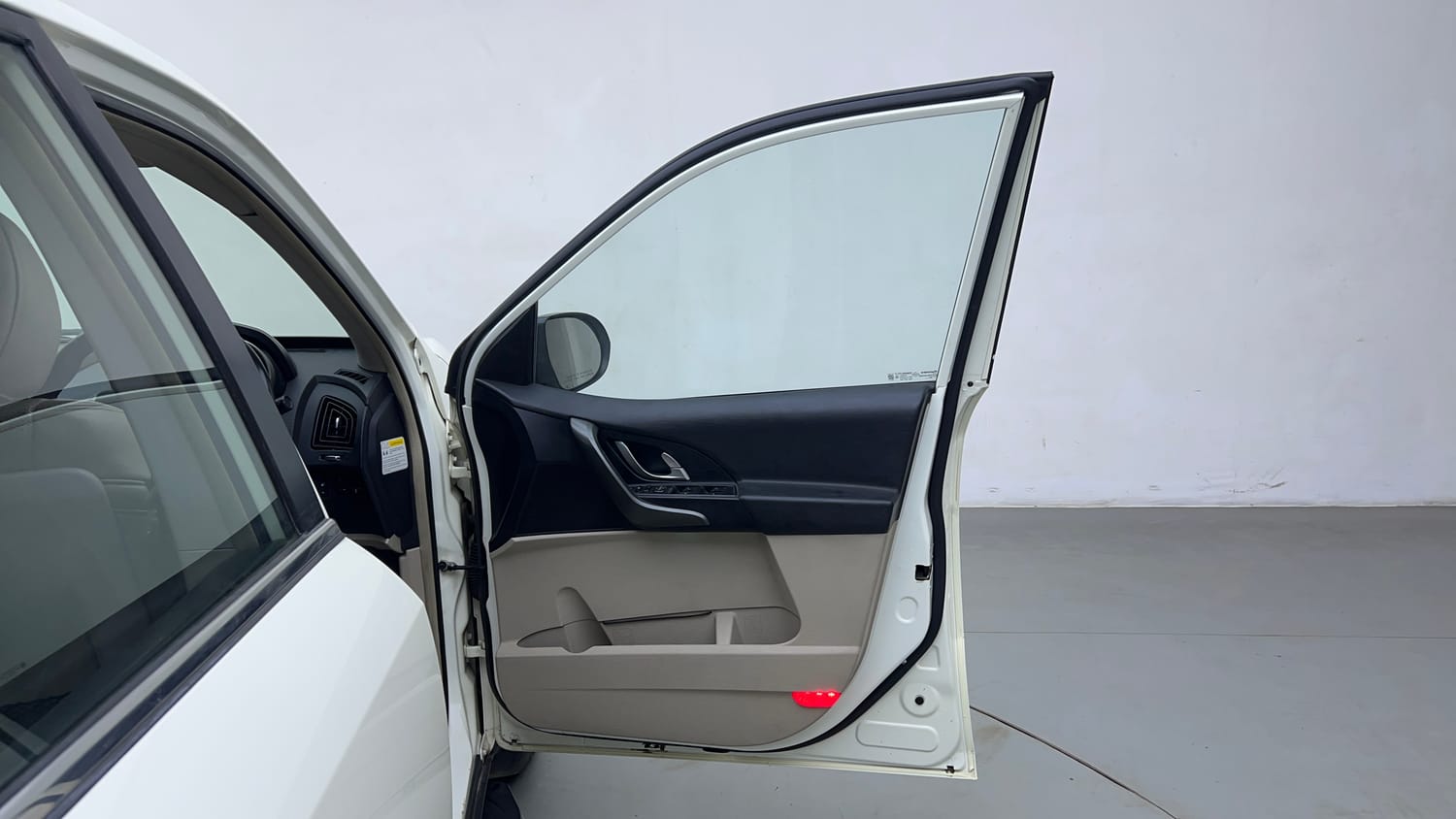 Used 2016 Mahindra XUV500 W10 AT Diesel Automatic interior RIGHT FRONT DOOR OPEN VIEW