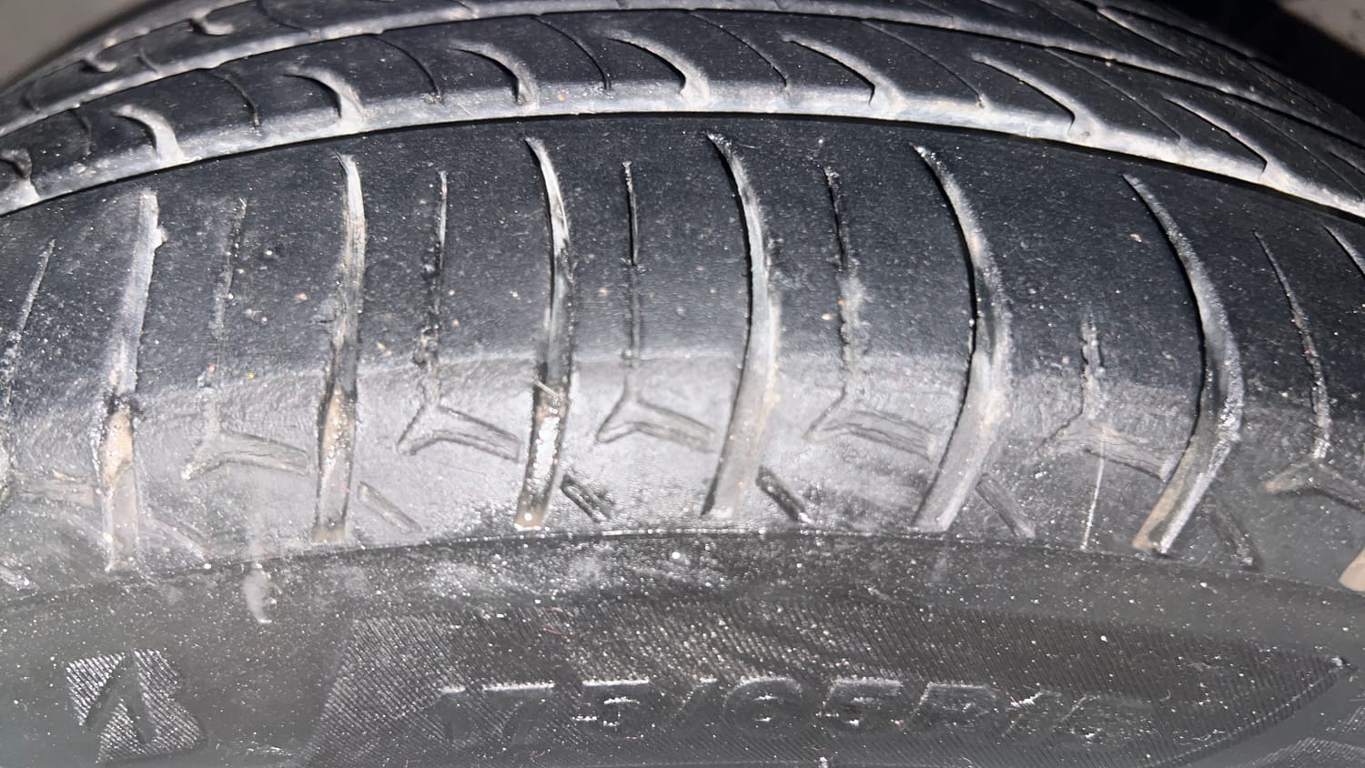 Used 2018 Tata Tigor Revotron XZA Petrol Automatic tyres LEFT FRONT TYRE TREAD VIEW