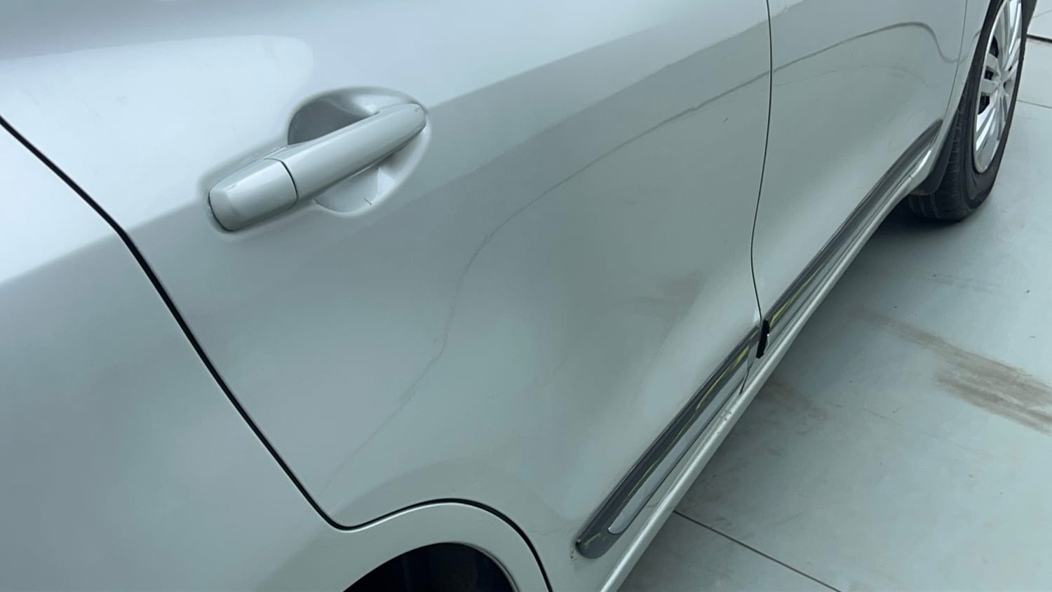 Used 2018 Maruti Suzuki Dzire VXi Petrol Manual dents MINOR SCRATCH