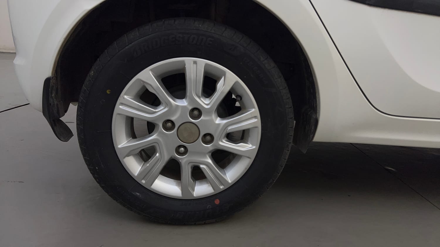Used 2018 Tata Tiago Revotron XZ Petrol Manual tyres RIGHT REAR TYRE RIM VIEW