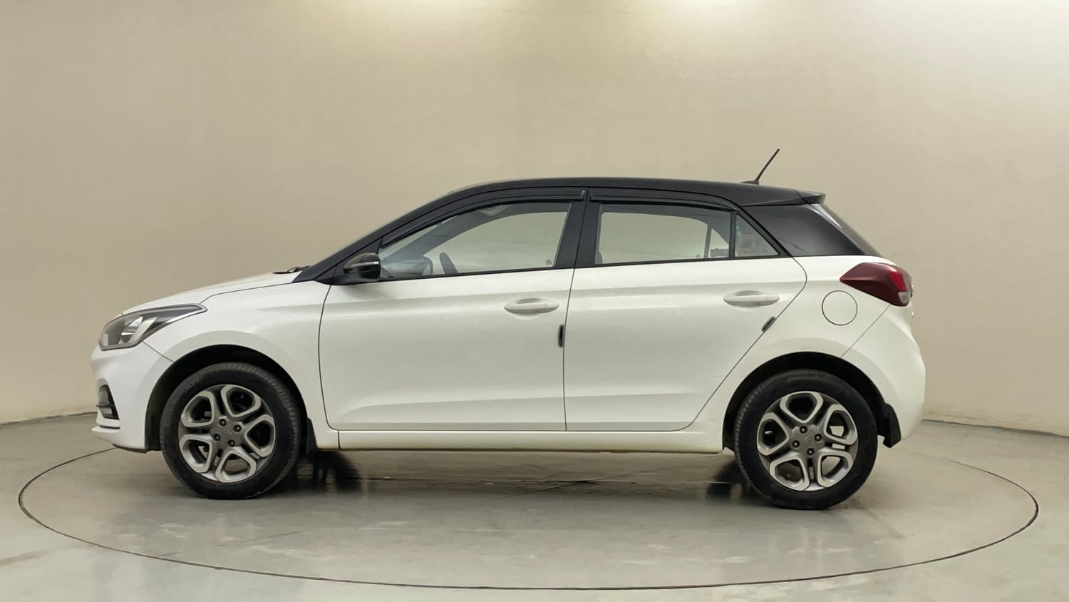 Used 2019 Hyundai Elite i20 Sportz Plus 1.2 Dual Tone Petrol Manual exterior LEFT SIDE VIEW