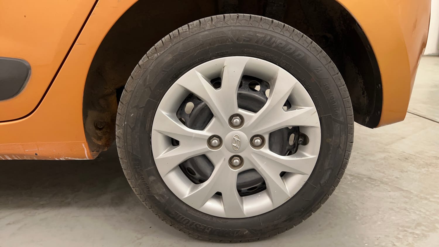 Used 2014 Hyundai Grand i10 Sportz 1.2 Kappa VTVT Petrol Manual tyres LEFT REAR TYRE RIM VIEW