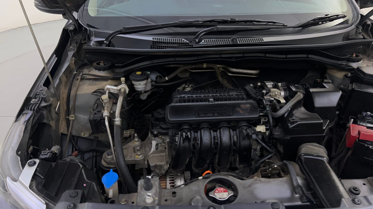 Used 2020 Honda Amaze 1.2 S MT Petrol Petrol Manual engine ENGINE RIGHT SIDE HINGE & APRON VIEW
