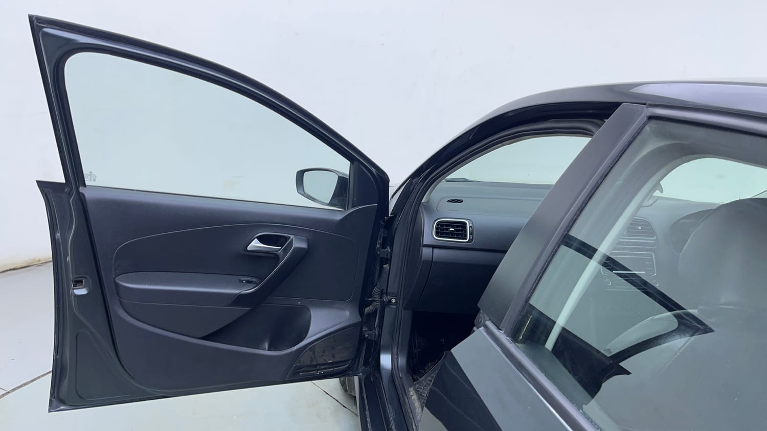 Used 2018 Volkswagen Ameo Comfortline 1.0L (P) Petrol Manual interior LEFT FRONT DOOR OPEN VIEW