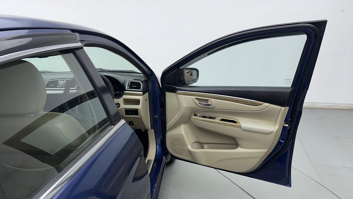 Used 2018 Maruti Suzuki Ciaz Alpha Hybrid 1.5 Petrol Manual interior RIGHT FRONT DOOR OPEN VIEW