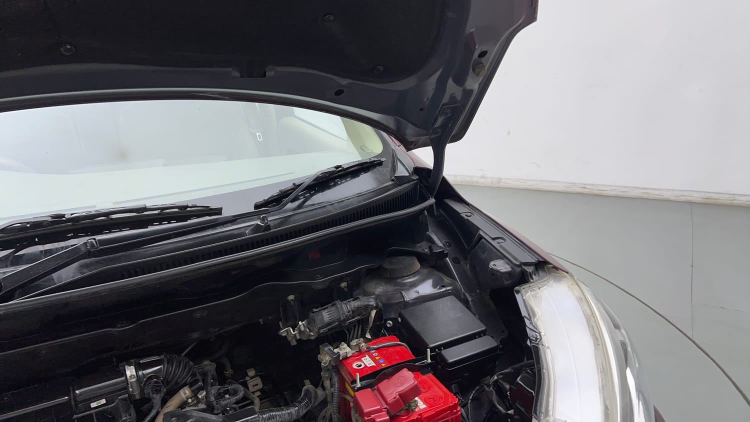 Used 2022 Maruti Suzuki New Ertiga VXi Petrol Manual engine ENGINE LEFT SIDE HINGE & APRON VIEW