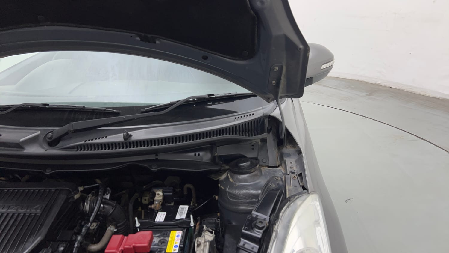 Used 2015 Maruti Suzuki Swift VXi Petrol Manual engine ENGINE LEFT SIDE HINGE & APRON VIEW