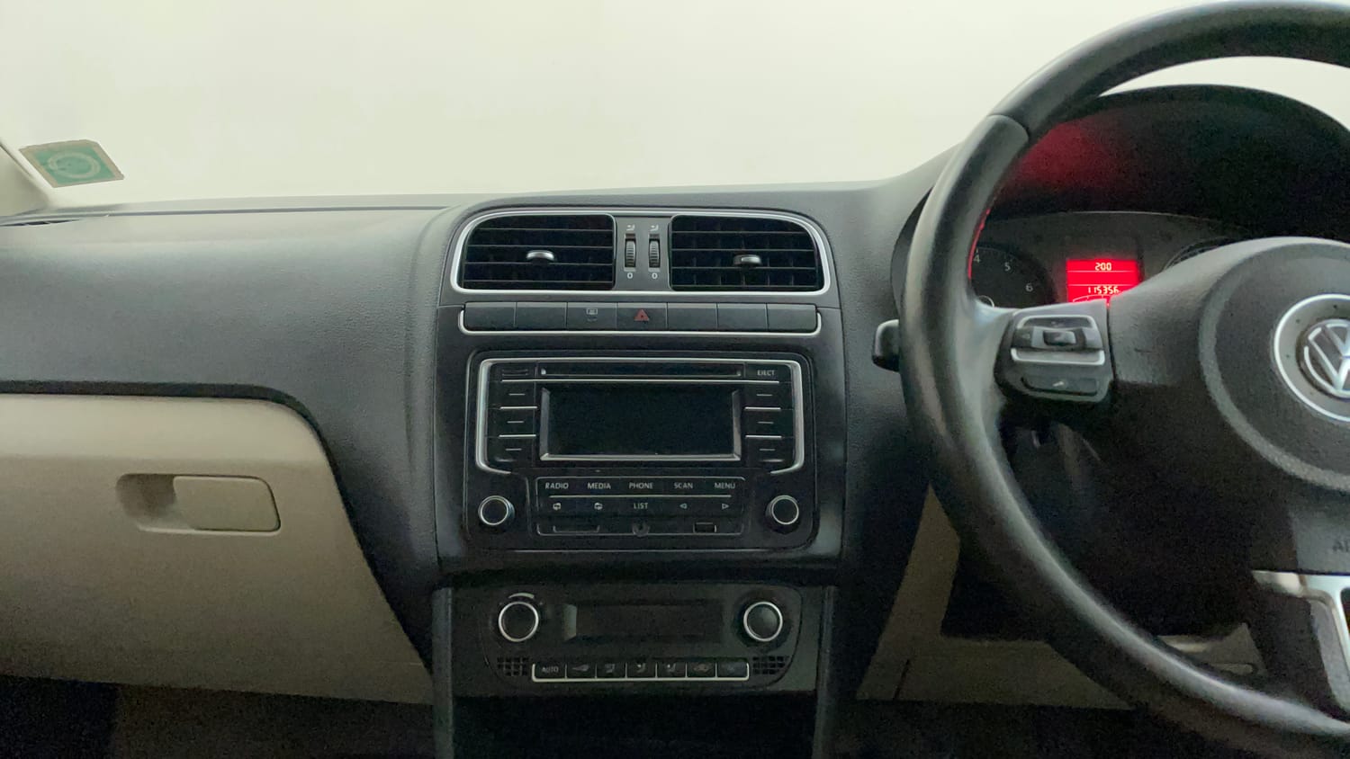 Used 2014 Volkswagen Polo Highline1.2L (P) Petrol Manual interior MUSIC SYSTEM & AC CONTROL VIEW
