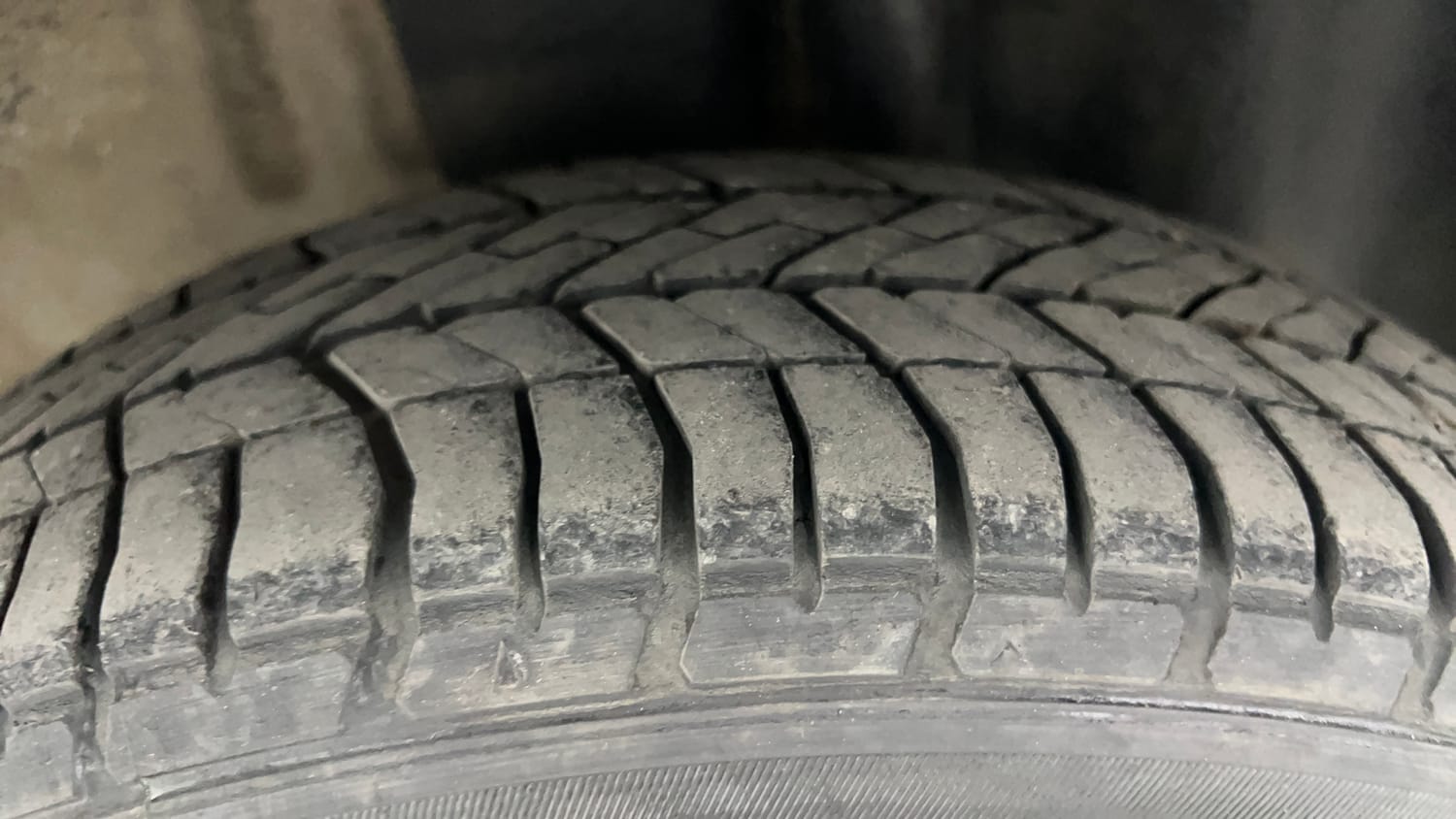 Used 2013 Ford Figo Duratec Petrol Titanium 1.2 Petrol Manual tyres LEFT REAR TYRE TREAD VIEW