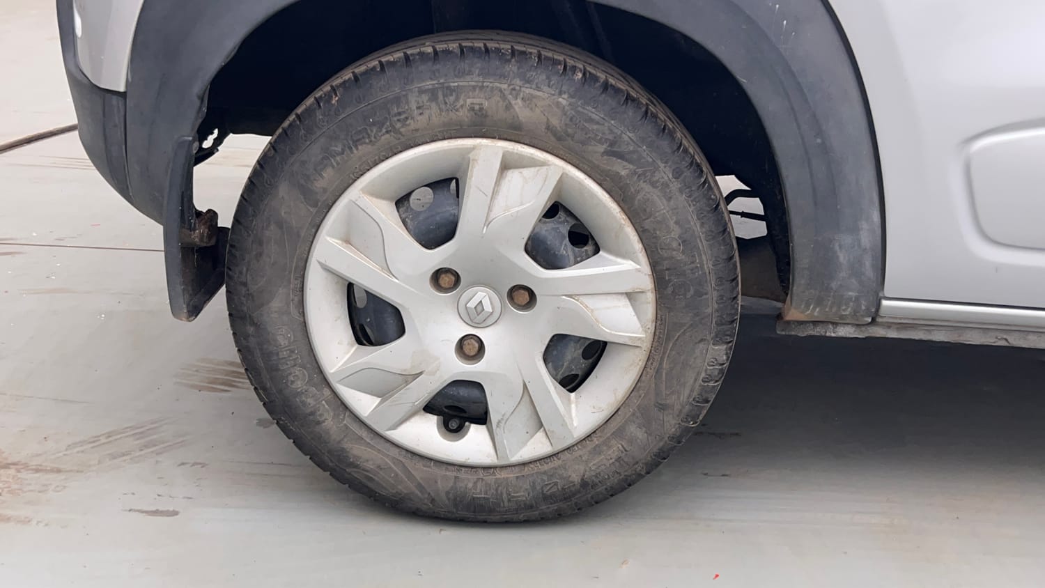 Used 2020 Renault Kwid RXL Petrol Manual tyres RIGHT REAR TYRE RIM VIEW