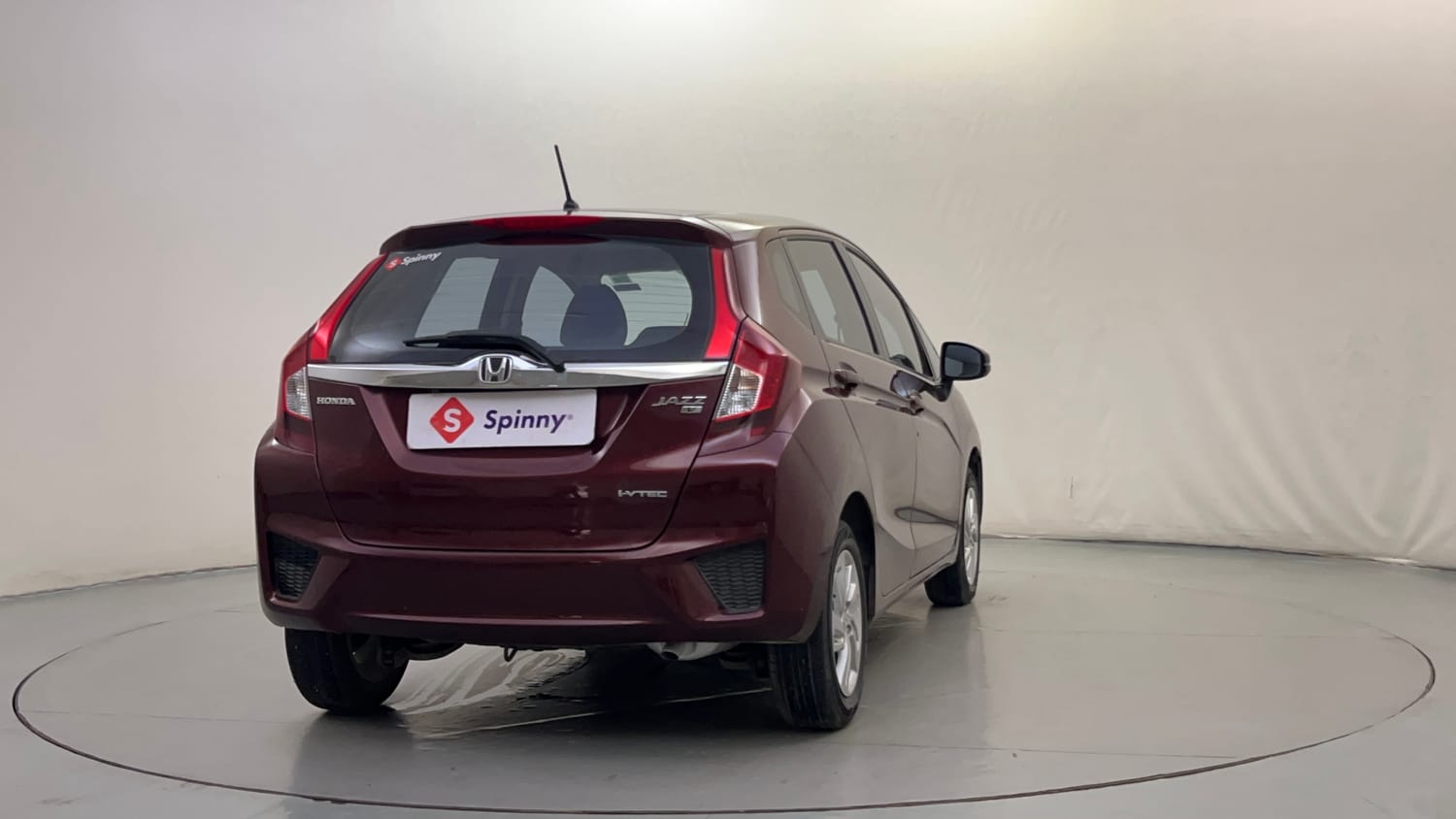 Used 2015 Honda Jazz V Petrol Petrol Manual exterior RIGHT REAR CORNER VIEW