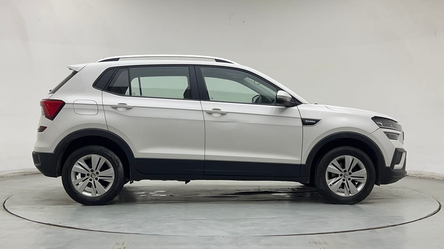 Used 2021 Skoda Kushaq Ambition 1.0L TSI MT Petrol Manual exterior RIGHT SIDE VIEW