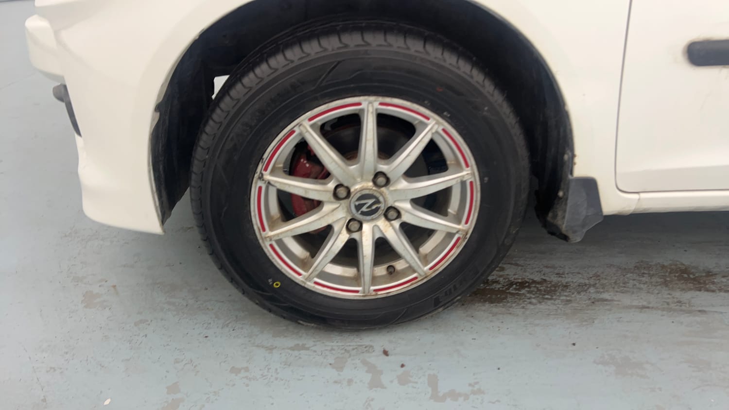 Used 2015 Honda Amaze 1.2 SX i-VTEC Petrol Manual tyres LEFT FRONT TYRE RIM VIEW