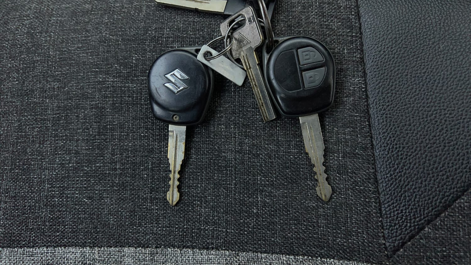 Used 2015 Maruti Suzuki Swift Lxi (O) Petrol Manual extra CAR KEY VIEW