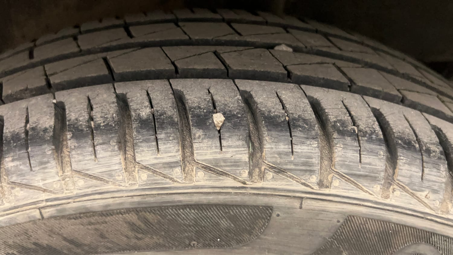 Used 2020 Renault Kwid RXL Petrol Manual tyres LEFT REAR TYRE TREAD VIEW