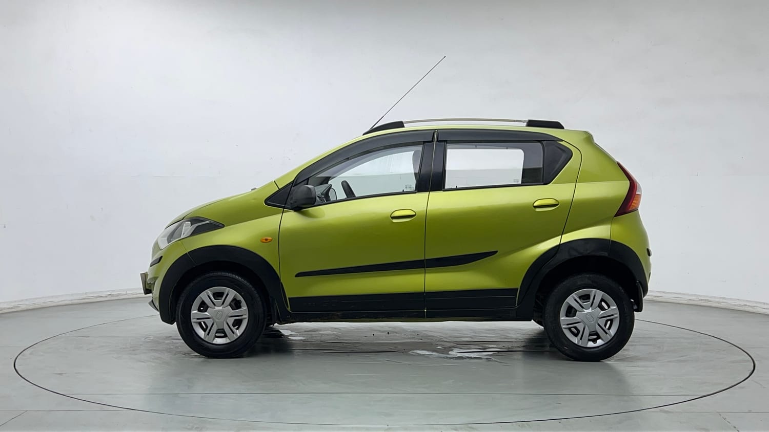 Used 2017 Datsun Redi-GO S Petrol Manual exterior LEFT SIDE VIEW