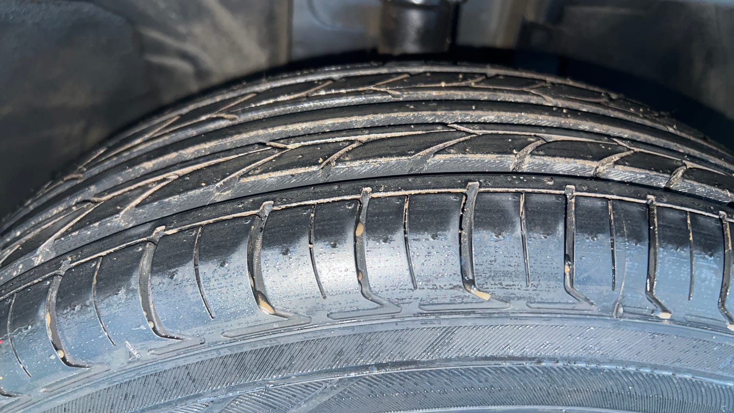 Used 2017 Renault Kwid CLIMBER 1.0 AMT Petrol Automatic tyres RIGHT FRONT TYRE TREAD VIEW