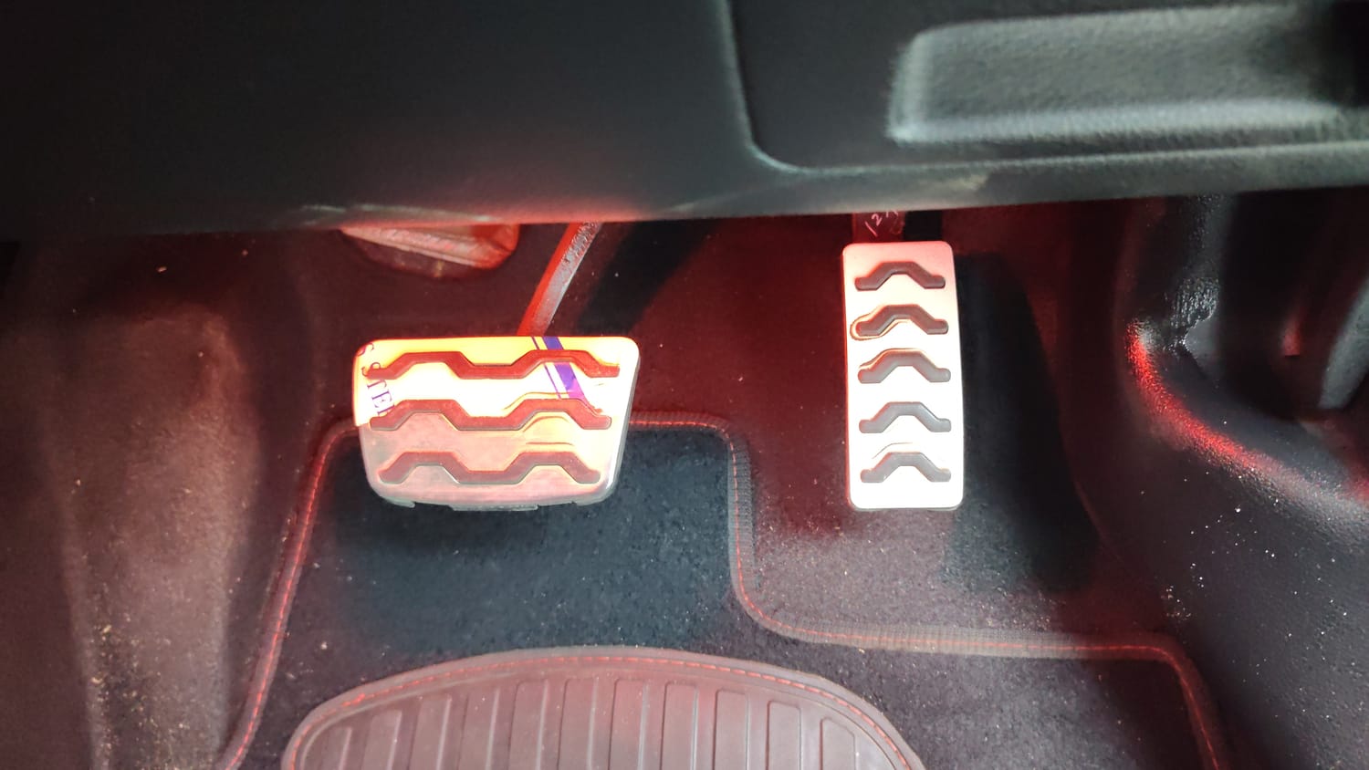 Used 2025 Hyundai Exter SX (O) Connect 1.2 AMT Knight Edition Petrol Automatic interior PEDALS VIEW