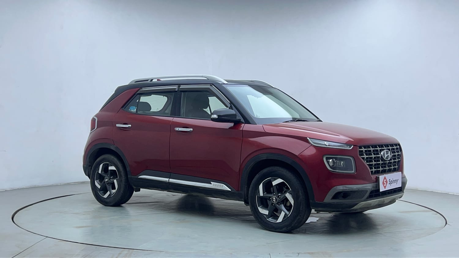 Used 2019 Hyundai Venue SX Plus 1.0 Turbo DCT Dual Tone Petrol Automatic exterior RIGHT FRONT CORNER VIEW