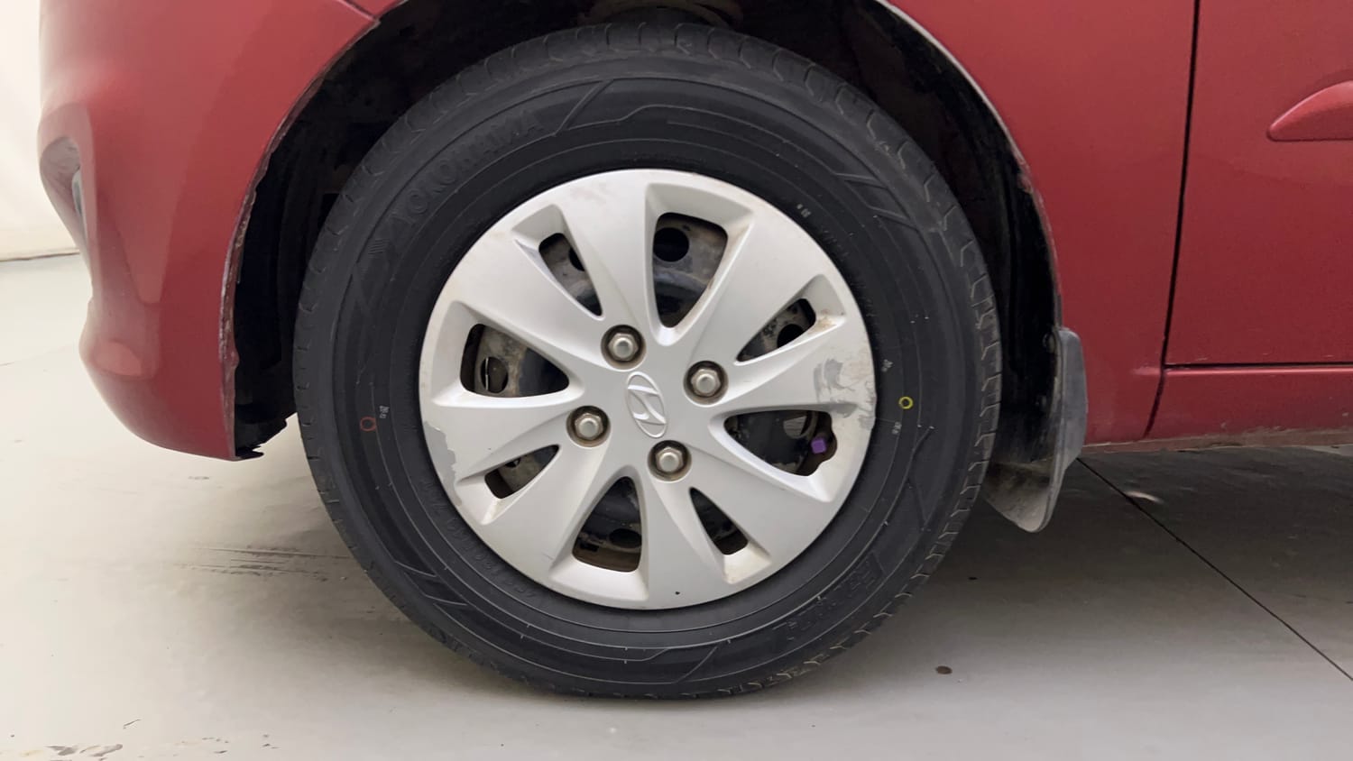Used 2012 Hyundai i10 Sportz 1.2 Kappa2 Petrol Manual tyres LEFT FRONT TYRE RIM VIEW