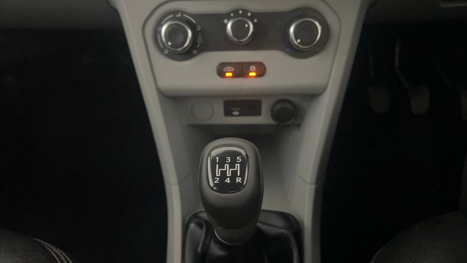 Used 2023 Tata Tiago XT Petrol Manual interior GEAR  KNOB VIEW
