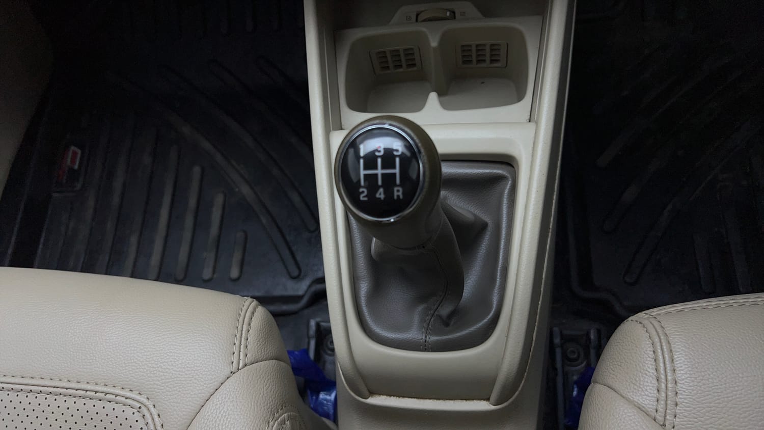 Used 2022 Maruti Suzuki New Ertiga VXi Petrol Manual interior GEAR  KNOB VIEW