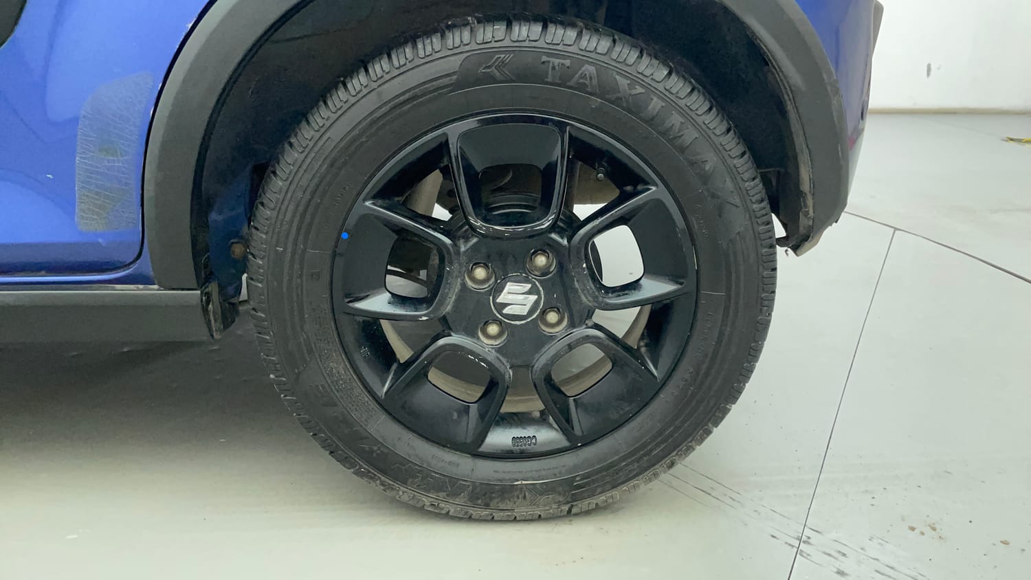 Used 2017 Maruti Suzuki Ignis Zeta 1.2 AMT Petrol Automatic tyres LEFT REAR TYRE RIM VIEW