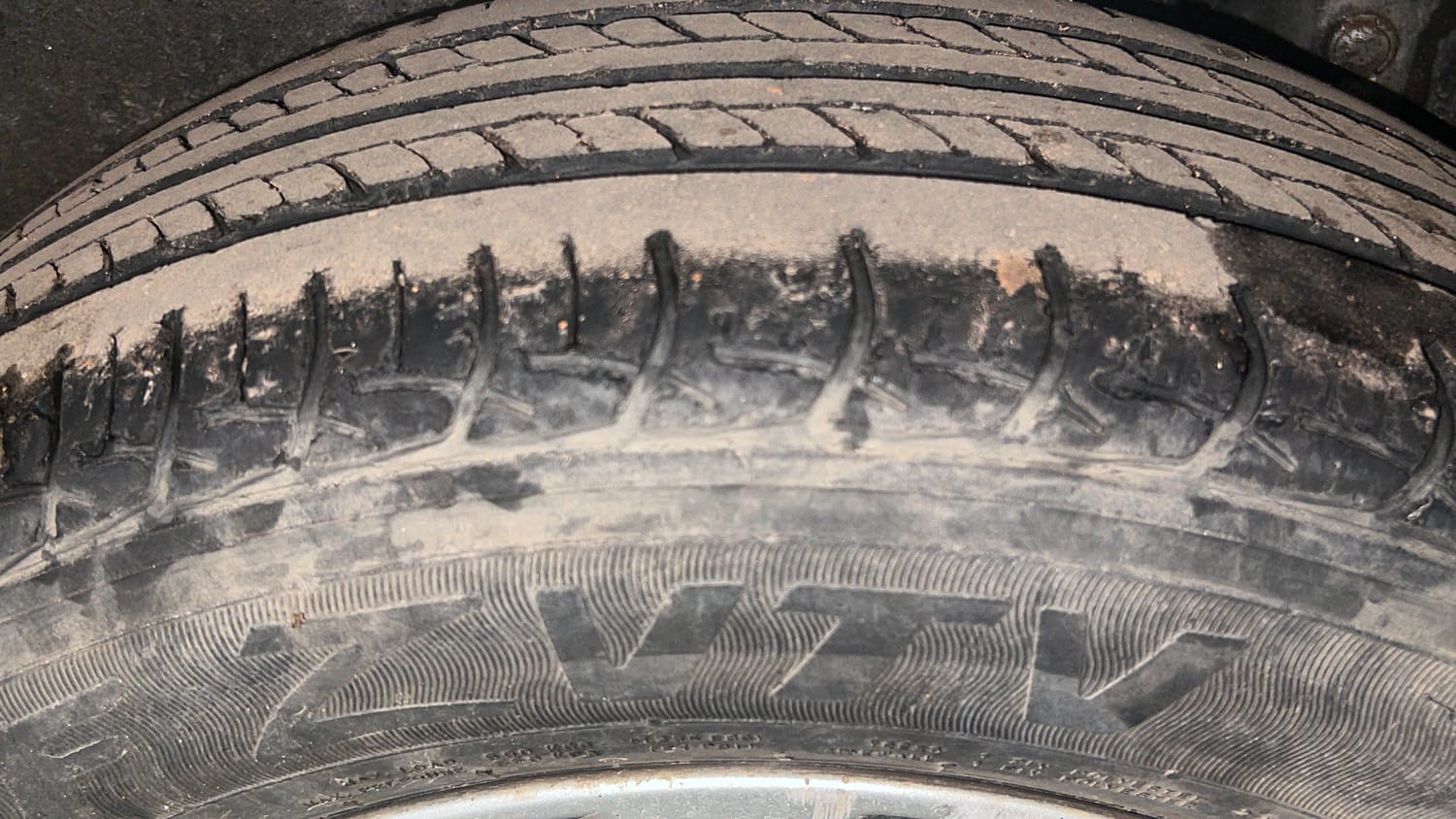 Used 2016 Maruti Suzuki Ertiga ZXI Petrol Manual tyres LEFT REAR TYRE TREAD VIEW