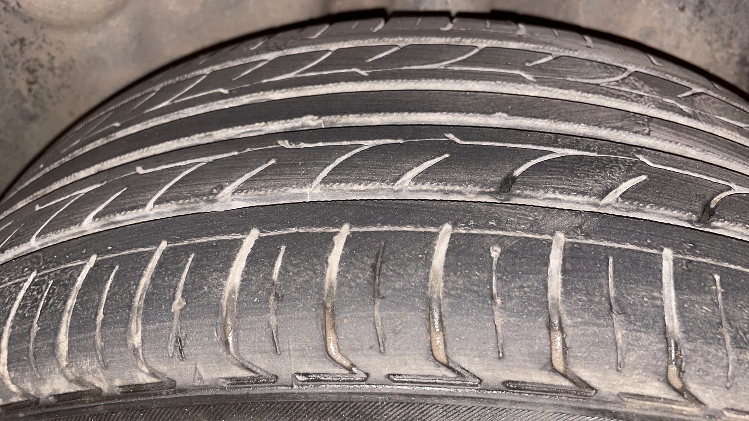 Used 2014 Volkswagen Polo Highline1.2L (P) Petrol Manual tyres RIGHT REAR TYRE TREAD VIEW