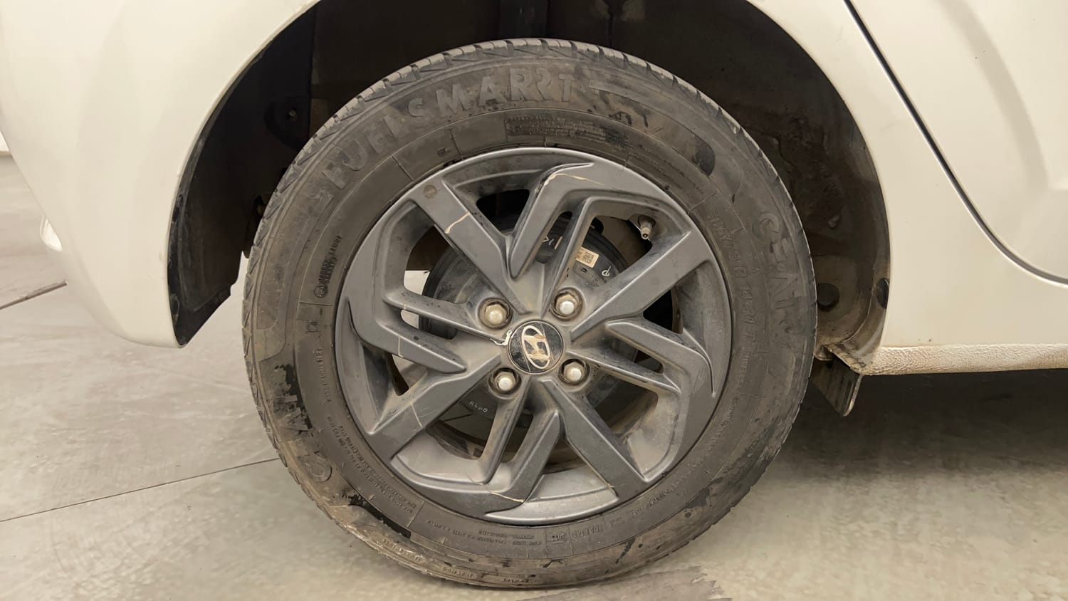 Used 2023 Hyundai Grand i10 Nios Sportz 1.2 Kappa VTVT CNG Cng Manual tyres RIGHT REAR TYRE RIM VIEW