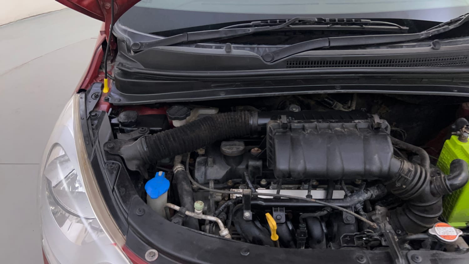 Used 2012 Hyundai i10 Sportz 1.2 Kappa2 Petrol Manual engine ENGINE RIGHT SIDE HINGE & APRON VIEW