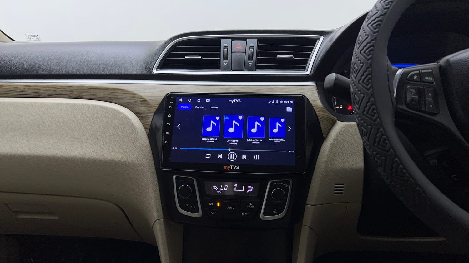 Used 2018 Maruti Suzuki Ciaz Alpha Hybrid 1.5 Petrol Manual interior MUSIC SYSTEM & AC CONTROL VIEW