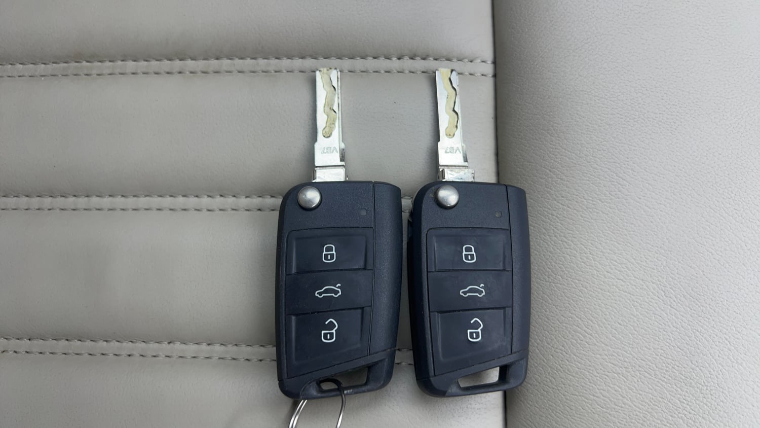 Used 2019 Skoda Octavia 1.8 TSI Style AT Petrol Automatic extra CAR KEY VIEW