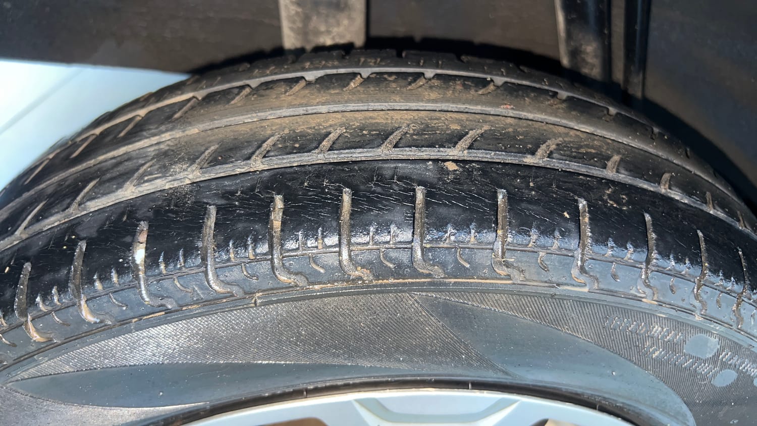 Used 2017 Renault Kwid CLIMBER 1.0 AMT Petrol Automatic tyres RIGHT REAR TYRE TREAD VIEW