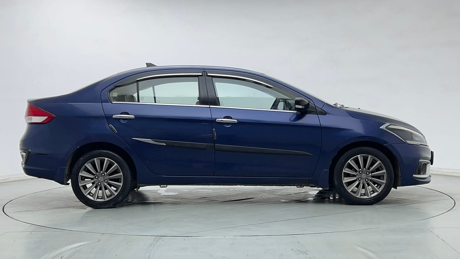 Used 2018 Maruti Suzuki Ciaz Alpha Hybrid 1.5 Petrol Manual exterior RIGHT SIDE VIEW