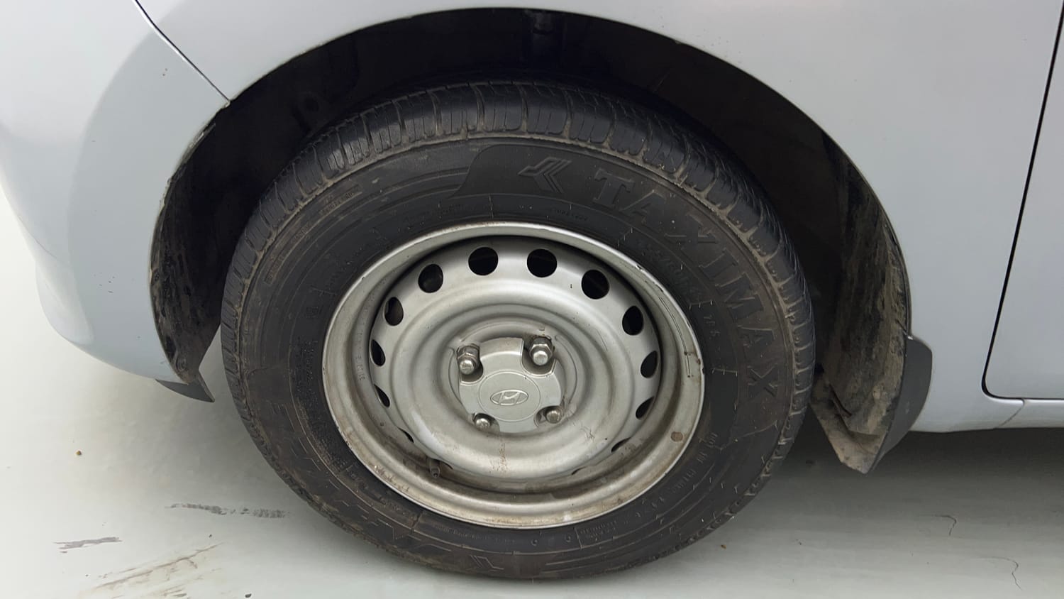 Used 2019 Hyundai Santro Magna Petrol Manual tyres LEFT FRONT TYRE RIM VIEW