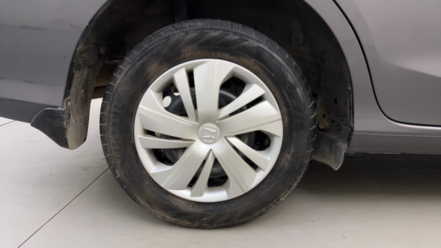 Used 2020 Honda Amaze 1.2 S MT Petrol Petrol Manual tyres RIGHT REAR TYRE RIM VIEW