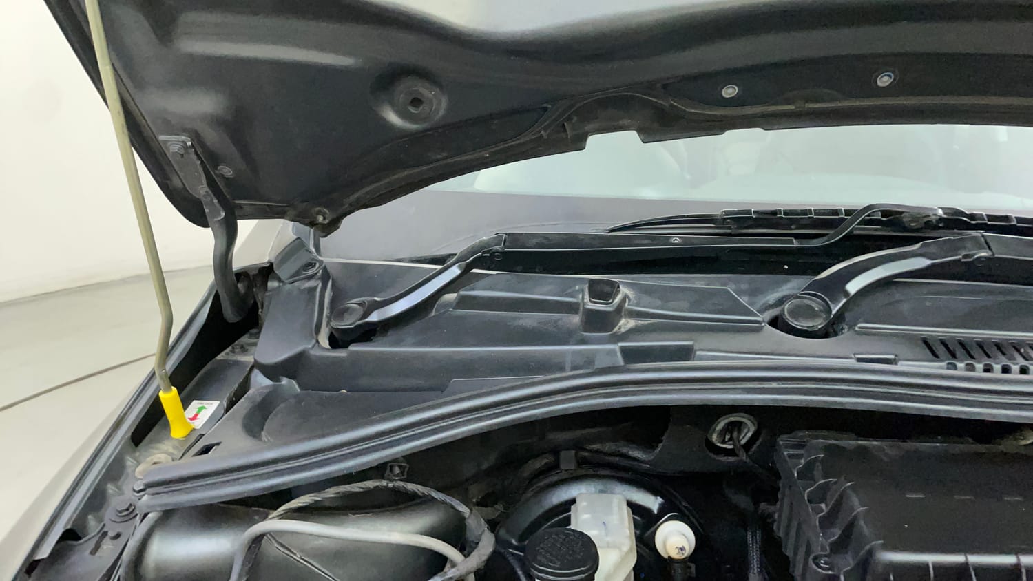Used 2021 Tata Tiago XZ Plus Petrol Manual engine ENGINE RIGHT SIDE HINGE & APRON VIEW