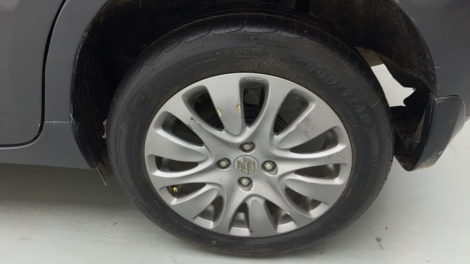 Used 2018 Maruti Suzuki Baleno Zeta 1.2 AT Petrol Automatic tyres LEFT REAR TYRE RIM VIEW