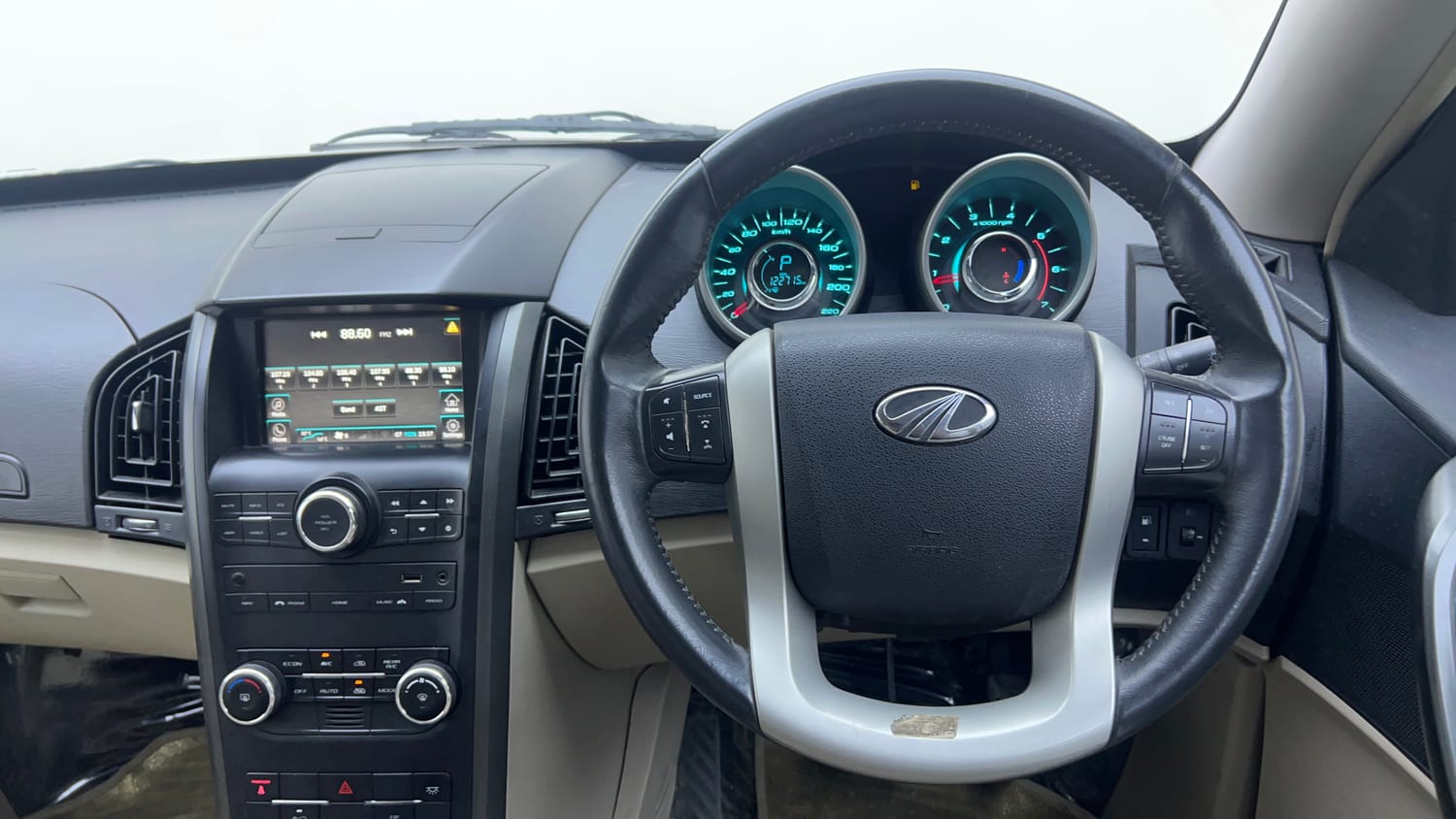 Used 2016 Mahindra XUV500 W10 AT Diesel Automatic interior STEERING VIEW