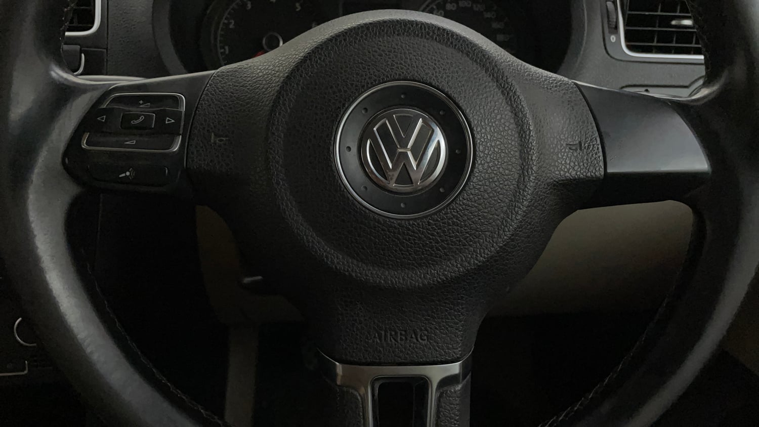 Used 2014 Volkswagen Polo Highline1.2L (P) Petrol Manual top_features Airbags